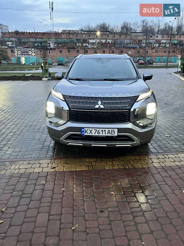 Позашляховик / Кросовер Mitsubishi Outlander 2022 в Харкові
