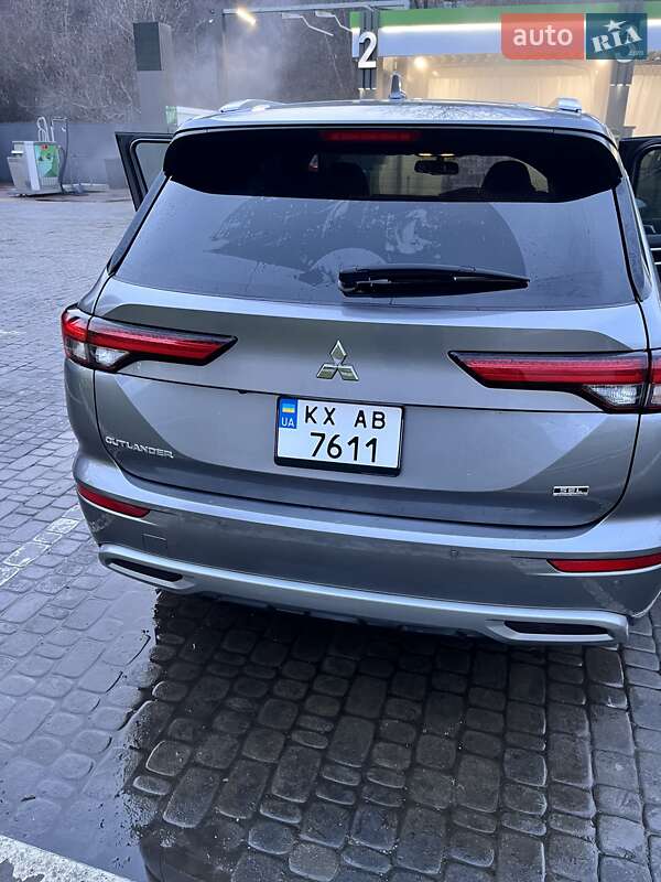 Позашляховик / Кросовер Mitsubishi Outlander 2022 в Харкові
