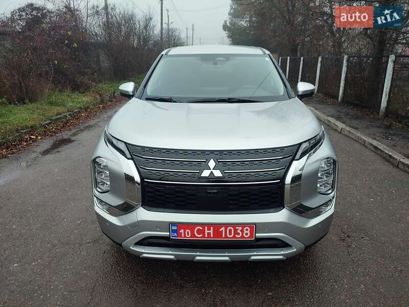 Внедорожник / Кроссовер Mitsubishi Outlander 2021 в Киеве