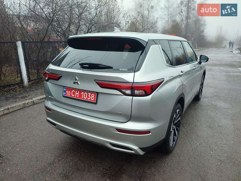 Внедорожник / Кроссовер Mitsubishi Outlander 2021 в Киеве
