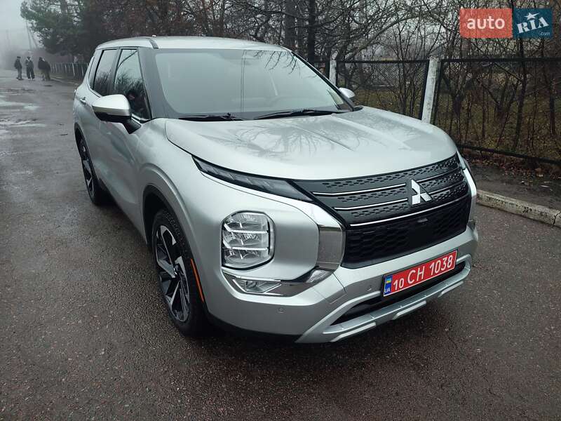 Внедорожник / Кроссовер Mitsubishi Outlander 2021 в Киеве