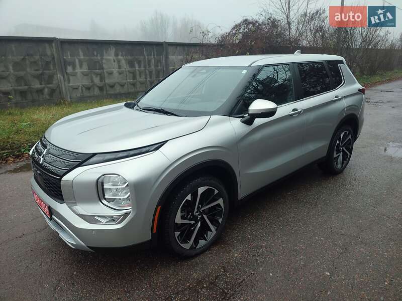 Внедорожник / Кроссовер Mitsubishi Outlander 2021 в Киеве