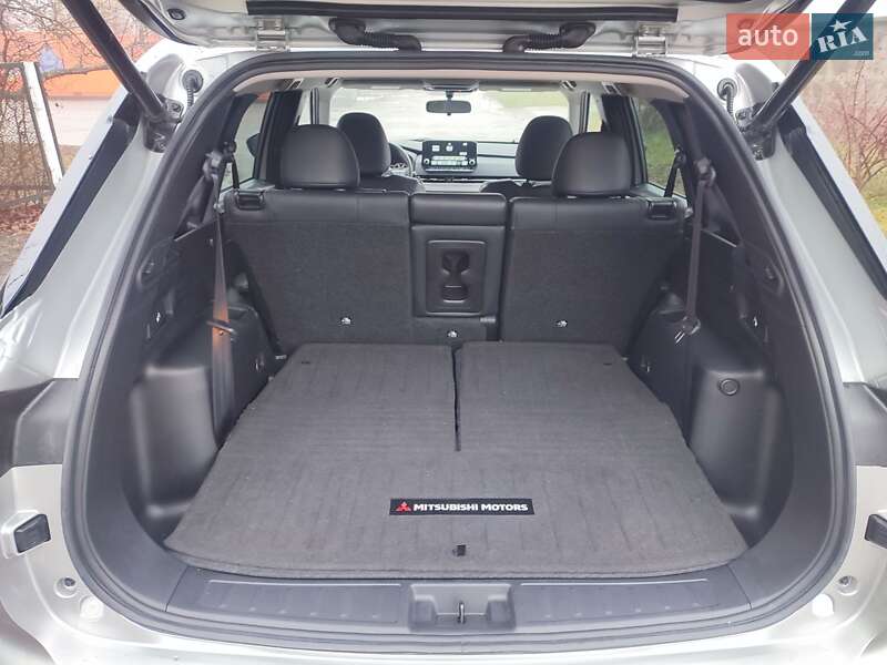 Внедорожник / Кроссовер Mitsubishi Outlander 2021 в Киеве