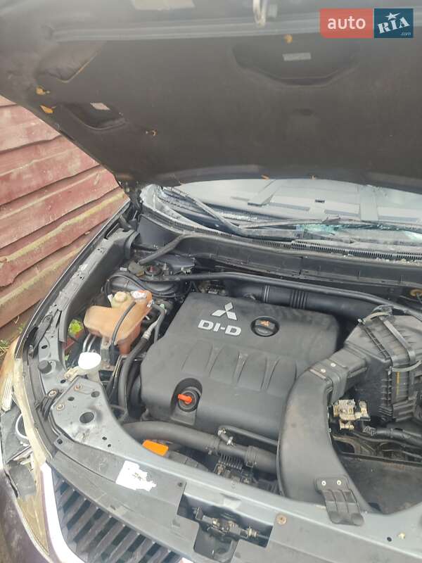 Внедорожник / Кроссовер Mitsubishi Outlander 2007 в Полтаве фото 6 Внедорожник / Кроссовер Mitsubishi Outlander 2007 в Полтаве