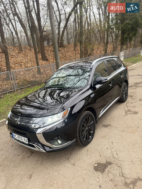 Внедорожник / Кроссовер Mitsubishi Outlander 2019 в Львове
