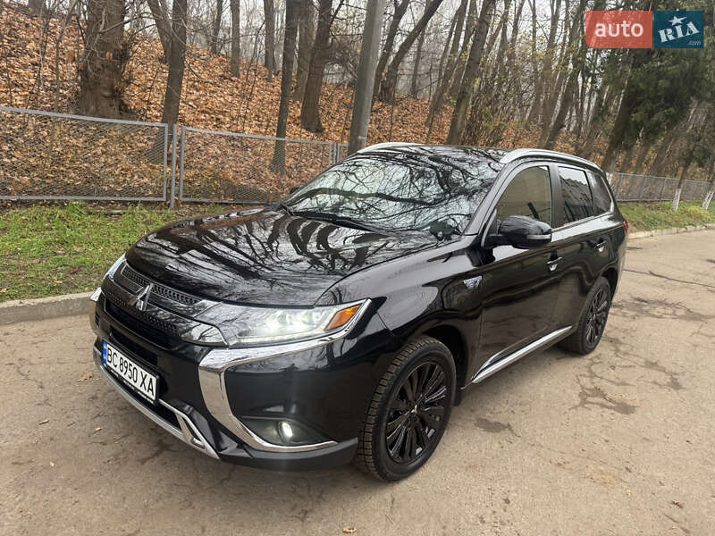 Внедорожник / Кроссовер Mitsubishi Outlander 2019 в Львове