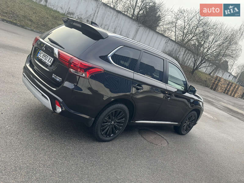 Внедорожник / Кроссовер Mitsubishi Outlander 2019 в Львове