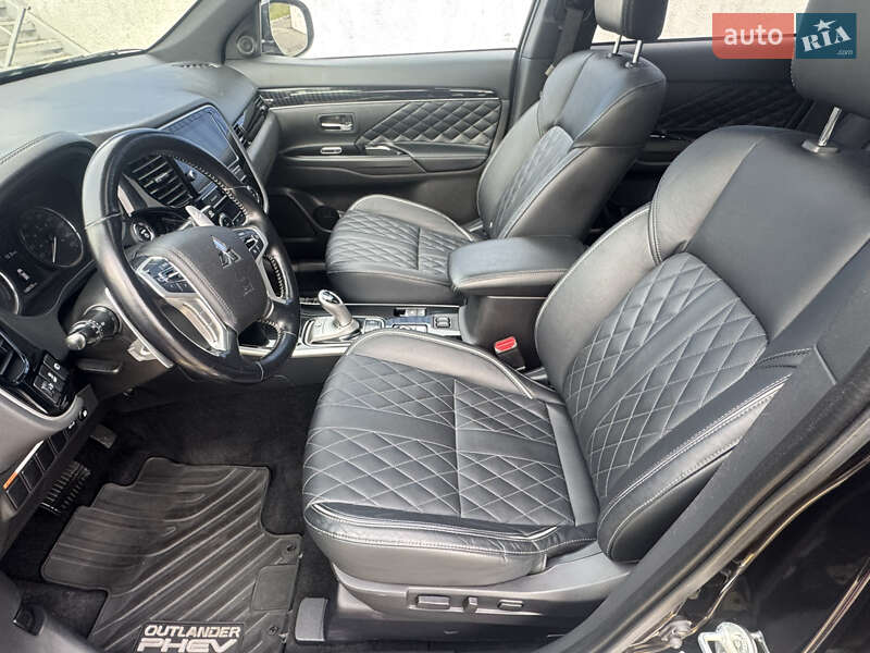 Внедорожник / Кроссовер Mitsubishi Outlander 2019 в Львове