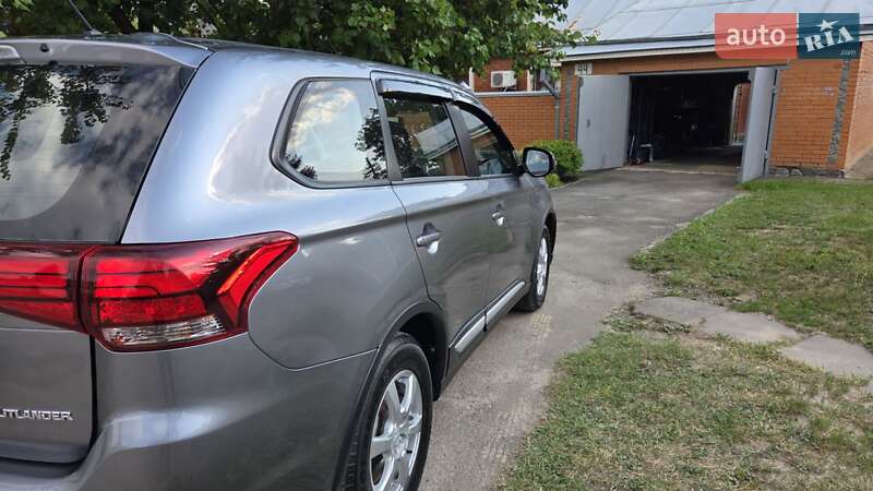 Позашляховик / Кросовер Mitsubishi Outlander 2016 в Харкові