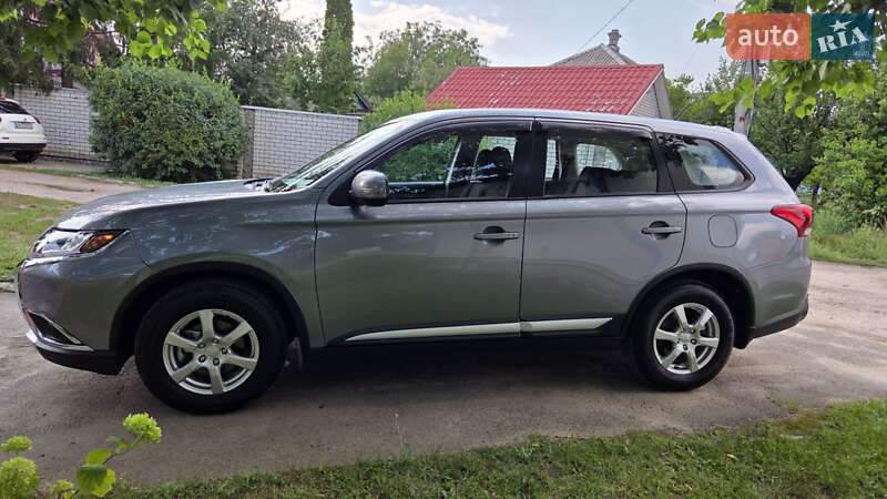 Позашляховик / Кросовер Mitsubishi Outlander 2016 в Харкові