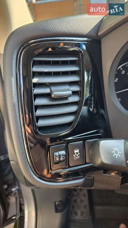 Позашляховик / Кросовер Mitsubishi Outlander 2016 в Харкові