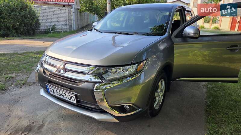 Позашляховик / Кросовер Mitsubishi Outlander 2016 в Харкові