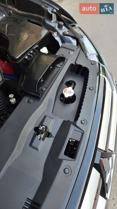 Позашляховик / Кросовер Mitsubishi Outlander 2016 в Харкові