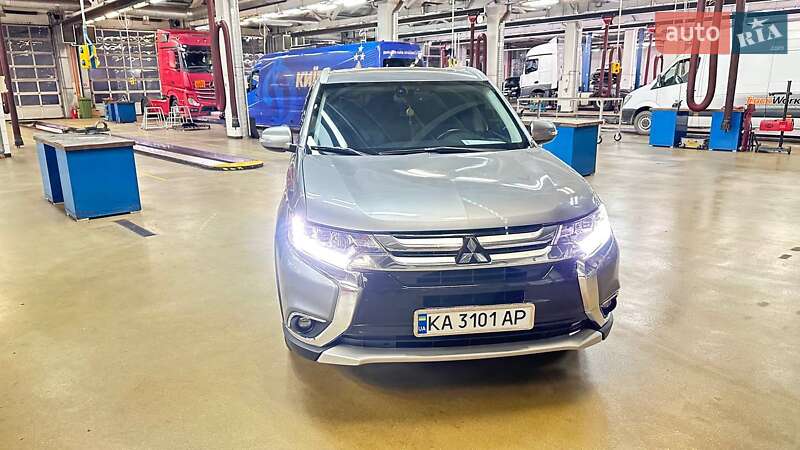 Внедорожник / Кроссовер Mitsubishi Outlander 2016 в Киеве