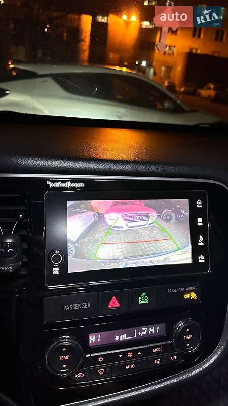 Внедорожник / Кроссовер Mitsubishi Outlander 2016 в Киеве