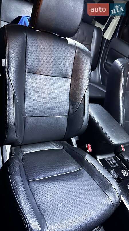 Внедорожник / Кроссовер Mitsubishi Outlander 2016 в Киеве