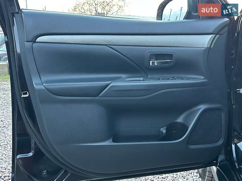 Внедорожник / Кроссовер Mitsubishi Outlander 2014 в Одессе