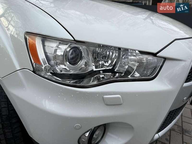 Внедорожник / Кроссовер Mitsubishi Outlander 2011 в Хмельницком