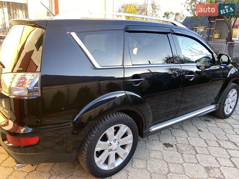 Внедорожник / Кроссовер Mitsubishi Outlander 2010 в Владимире