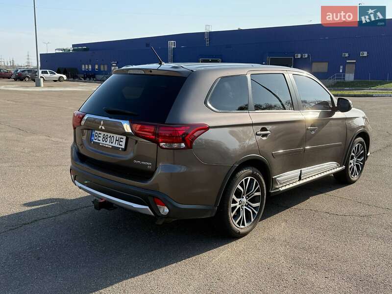 Внедорожник / Кроссовер Mitsubishi Outlander 2015 в Николаеве