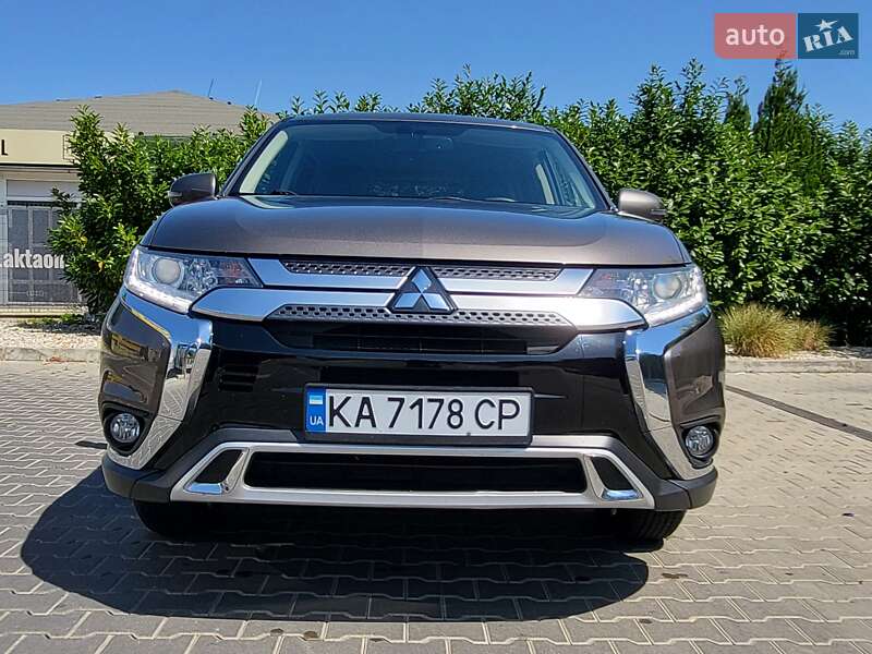 Внедорожник / Кроссовер Mitsubishi Outlander 2021 в Киеве