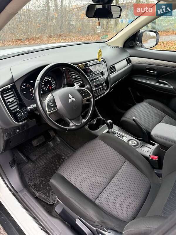 Позашляховик / Кросовер Mitsubishi Outlander 2012 в Полтаві