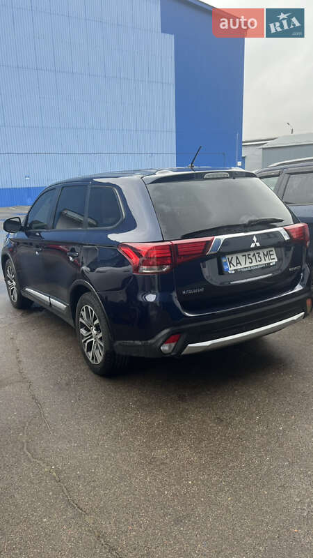 Позашляховик / Кросовер Mitsubishi Outlander 2015 в Києві