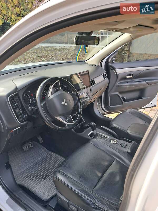 Внедорожник / Кроссовер Mitsubishi Outlander 2012 в Одессе