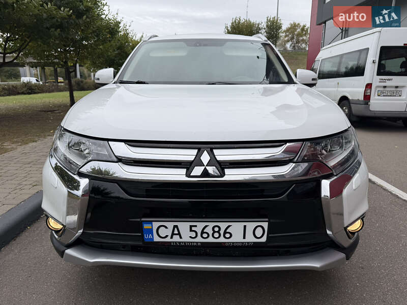 Внедорожник / Кроссовер Mitsubishi Outlander 2015 в Киеве