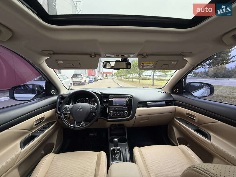 Внедорожник / Кроссовер Mitsubishi Outlander 2015 в Киеве