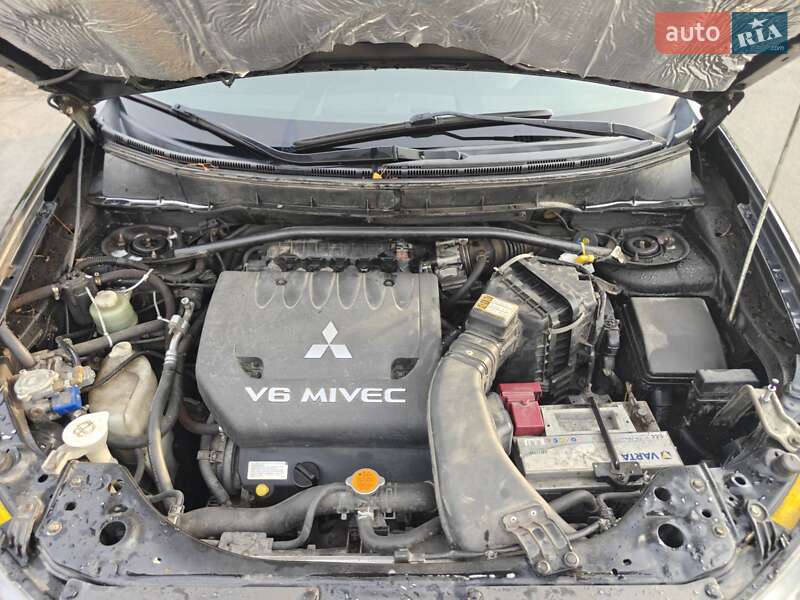 Внедорожник / Кроссовер Mitsubishi Outlander 2007 в Харькове