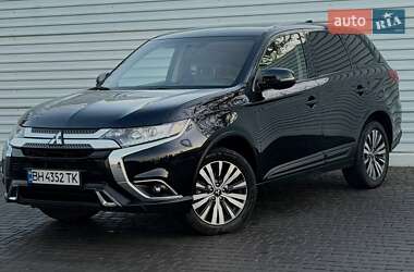 Внедорожник / Кроссовер Mitsubishi Outlander 2019 в Одессе