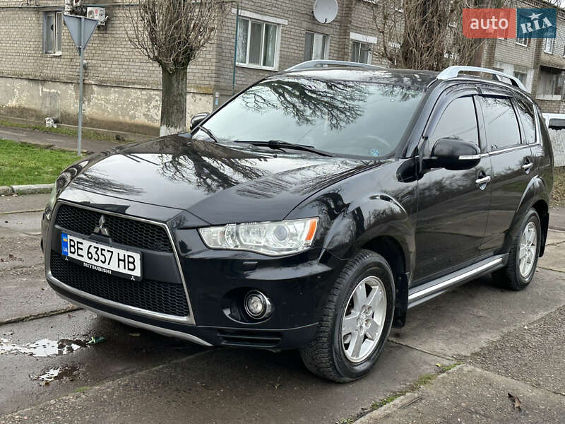 Внедорожник / Кроссовер Mitsubishi Outlander 2010 в Новом Буге