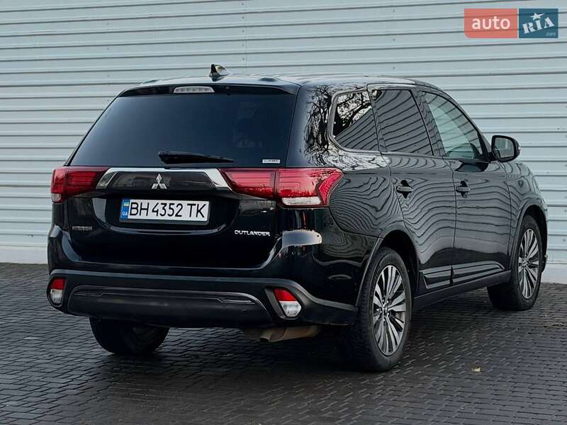 Внедорожник / Кроссовер Mitsubishi Outlander 2019 в Одессе