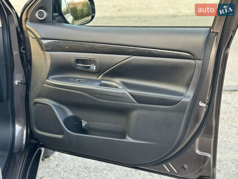 Позашляховик / Кросовер Mitsubishi Outlander 2017 в Дніпрі фото 22 Позашляховик / Кросовер Mitsubishi Outlander 2017 в Дніпрі