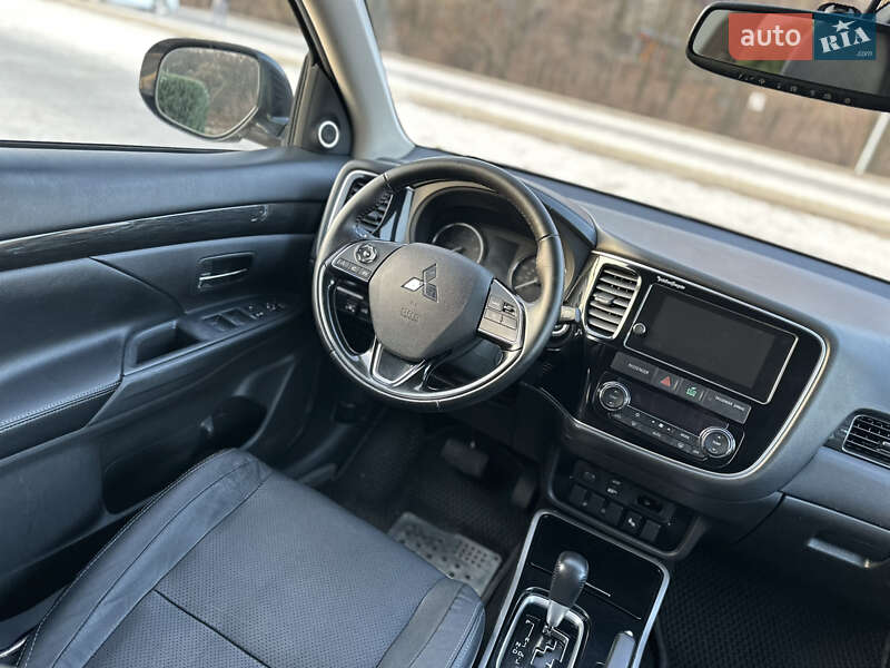 Позашляховик / Кросовер Mitsubishi Outlander 2017 в Дніпрі фото 27 Позашляховик / Кросовер Mitsubishi Outlander 2017 в Дніпрі