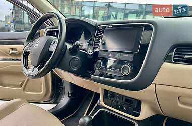 Позашляховик / Кросовер Mitsubishi Outlander 2018 в Києві