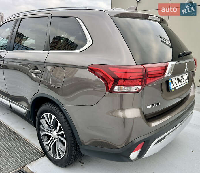 Внедорожник / Кроссовер Mitsubishi Outlander 2018 в Киеве