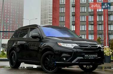 Внедорожник / Кроссовер Mitsubishi Outlander 2018 в Киеве