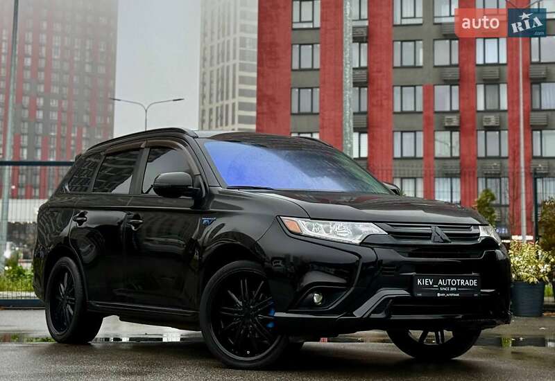 Внедорожник / Кроссовер Mitsubishi Outlander 2018 в Киеве