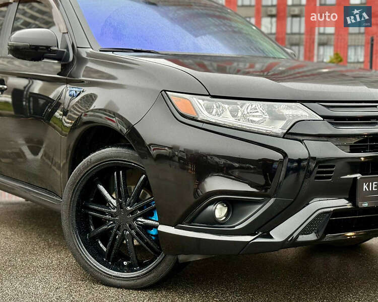 Внедорожник / Кроссовер Mitsubishi Outlander 2018 в Киеве