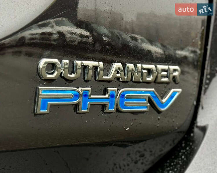 Внедорожник / Кроссовер Mitsubishi Outlander 2018 в Киеве