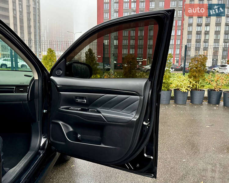 Внедорожник / Кроссовер Mitsubishi Outlander 2018 в Киеве