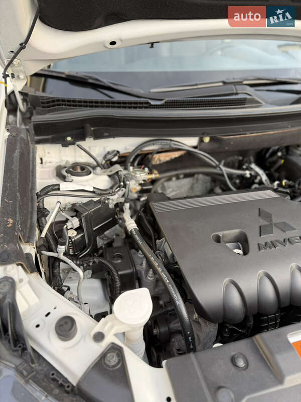 Позашляховик / Кросовер Mitsubishi Outlander 2018 в Новояворівську