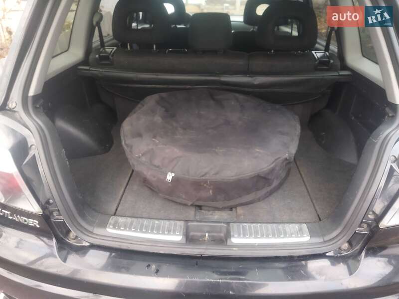 Внедорожник / Кроссовер Mitsubishi Outlander 2006 в Звенигородке