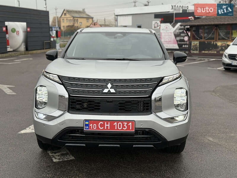 Позашляховик / Кросовер Mitsubishi Outlander 2022 в Києві