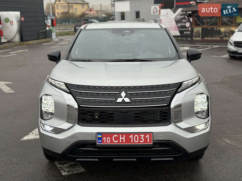 Позашляховик / Кросовер Mitsubishi Outlander 2022 в Києві