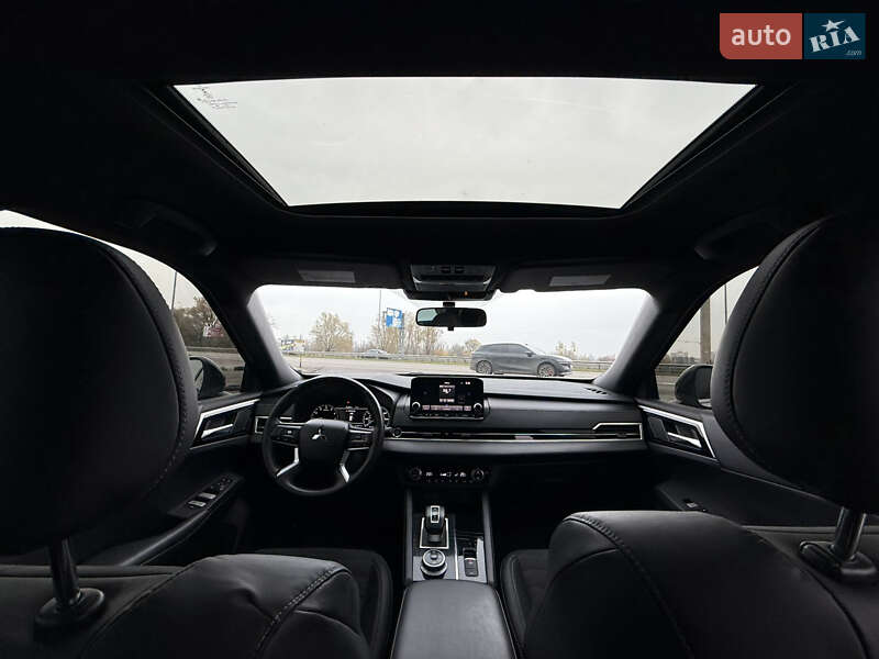 Позашляховик / Кросовер Mitsubishi Outlander 2022 в Києві