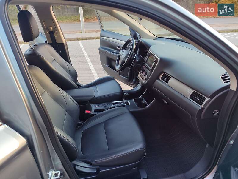 Внедорожник / Кроссовер Mitsubishi Outlander 2013 в Львове