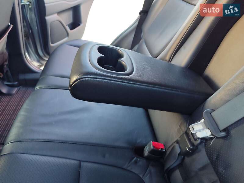 Внедорожник / Кроссовер Mitsubishi Outlander 2013 в Львове